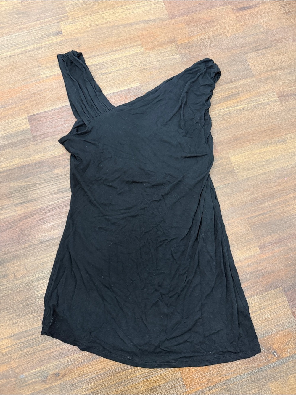 White and Black House Black Women’s One-Shoulder top